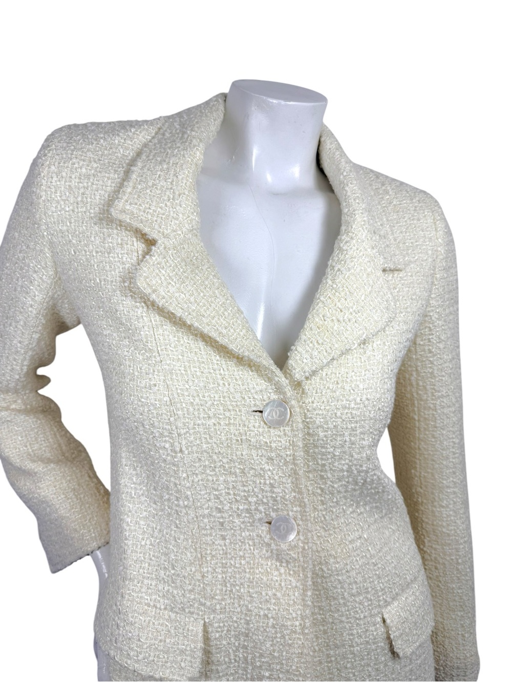 Vintage Chanel Boutique Ivory Boucl Blazer Cc Buttons View 6